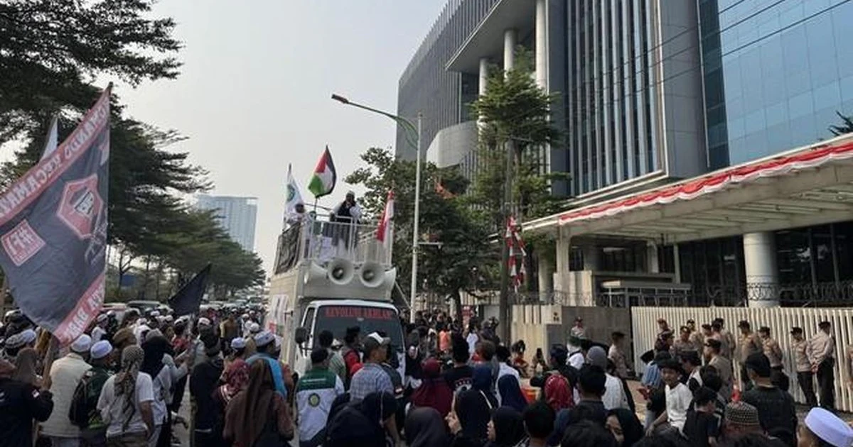 Gedung Orang Tua Didemo Buntut Kasus Hadiah Miras: Manajemen Sampaikan Permohonan Maaf Terbuka