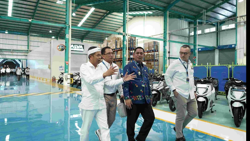Pabrik Motor Listrik Nasional Resmi Beroperasi di Cikarang, Angin Segar Buat Pencari Kerja Warga Bekasi!